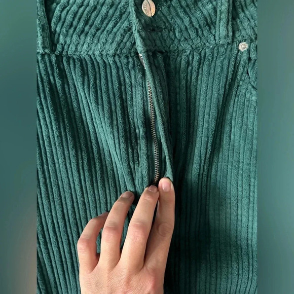 BDG | corduroy | green | skirt | medium - Picture 11 of 12